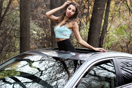 портретная рекламная съемка девушка в машине брюнетка +7 926 222 8521 Komlevs.ru Москва