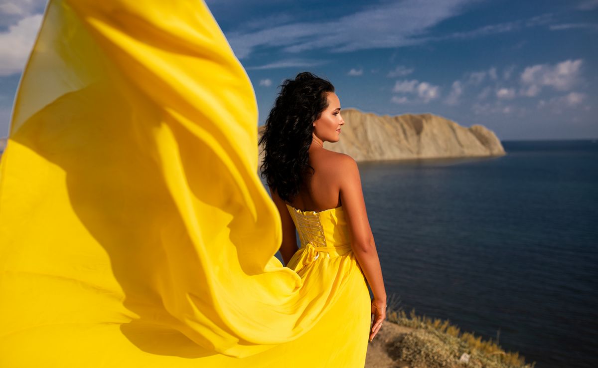 Развевающееся желтое платье, фотосессия на море +7 926 222 8521 #komlevsphoto Komlevs.ru Москва